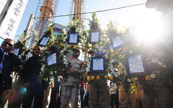 Photo of FOTO GALERİ-Siyonist Güçler Ve İşbirlikçileri Tarafından Katledilen 17 İran Askerin Cenaze Merasimleri