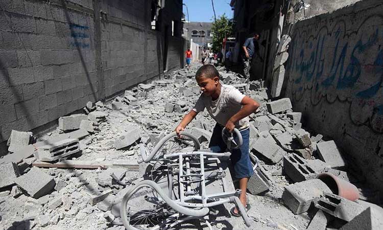 Photo of Foto – Korsan İsrail savunmasız insanların evlerini başlarına yıkıyor