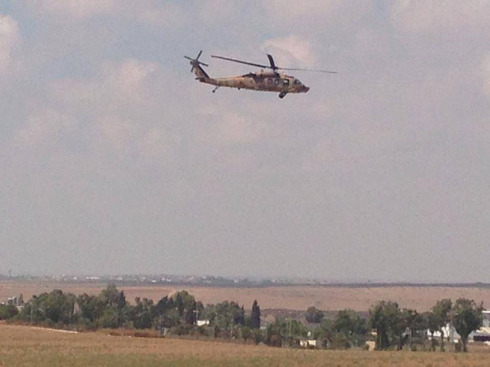 Photo of Korsan İsrail helikopterleri Gazze sınırlarındaki ölü ve yaralılarını taşıyor
