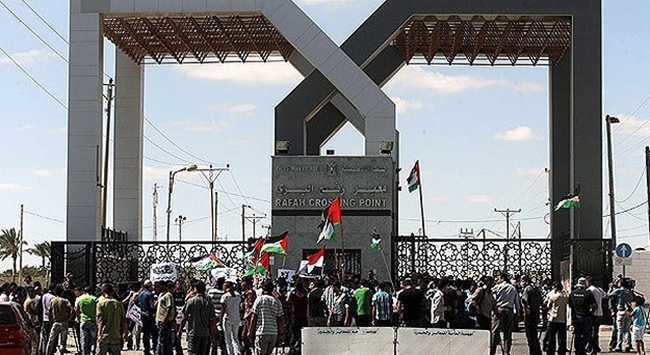 Photo of Refah Sınır Kapısı’nda girişler sınırlı ve yavaştır