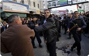 Photo of Bir yandan İsrail zulmü,diğer yandan Mahmut Abbas