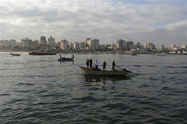 Photo of Gazze’de 3 günlük ateşkesin ilk gününde balıkçılar denize açıldı