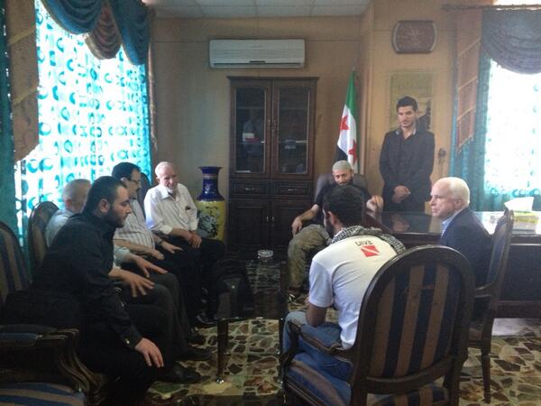 Photo of John McCain, Suriye’de IŞİD’in elebaşıyla görüştü