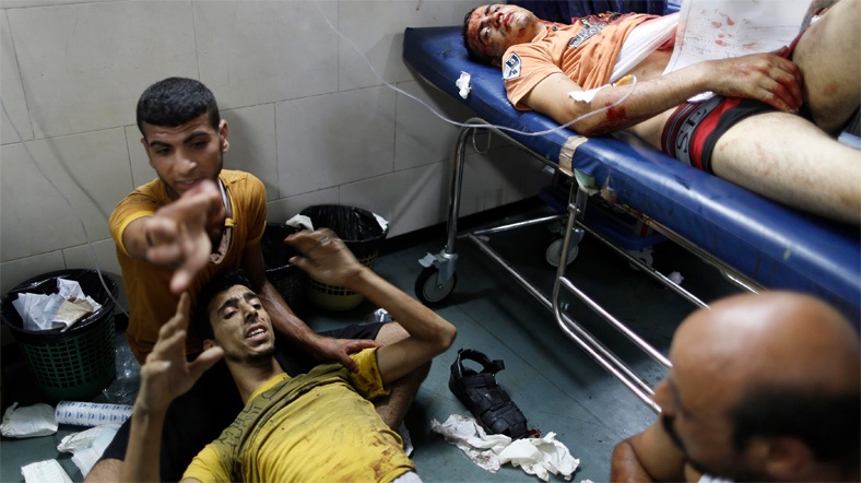 Photo of Gazze’de ameliyatlar yerlerde yapılıyor