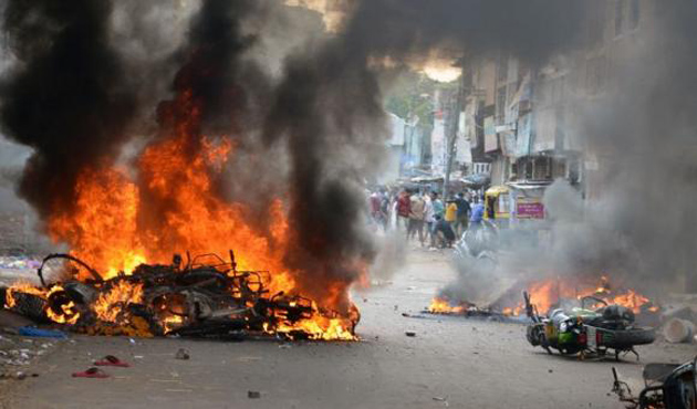 Photo of Hindistan’da Müslümanlarla Hindular çatıştı: 140 gözaltı