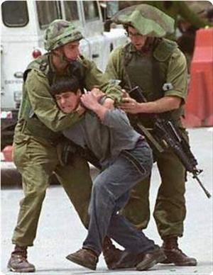 Photo of İşgalci İsrail Rejimi 8 Kişiyi Karakolu Taşladıkları İddiasıyla Gözaltına Aldı