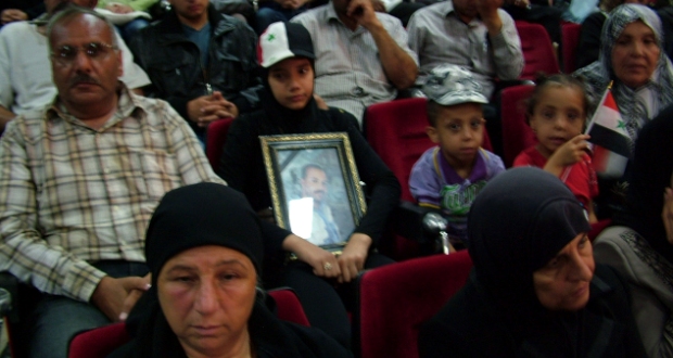 Photo of Suriye’nin Dera valiliği şehit ailelerinin yanında olmaya devam ediyor