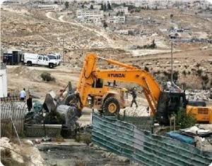 Photo of Filistinli köylülerin koyun ağılları, barakaları ve arazileri yıkıldı