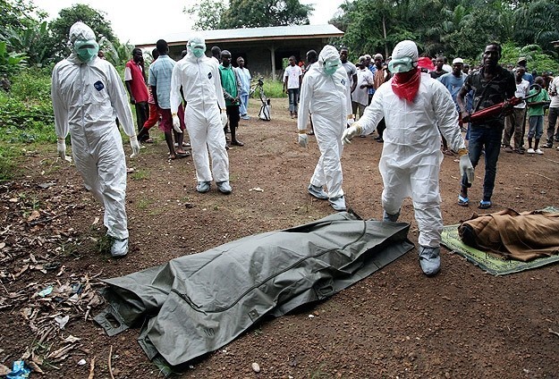 Photo of Ebola bahanesiyle katledilenlerin sayısı 6 bini aştı