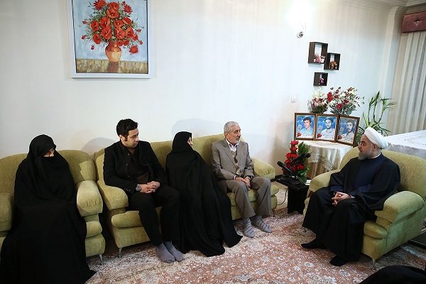 Photo of İran Cumhurbaşkanı Hasan Ruhani: “İran Halkının Dik Duruşu, Düşmanların Boyun Eğmesini Sağlamıştır”