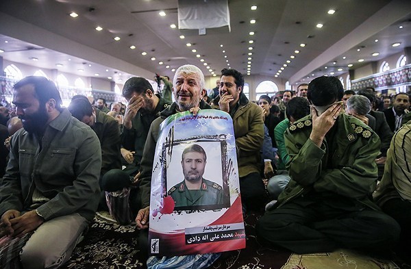 Photo of Suriye’de şehid olan İranlı general için taziye merasimi düzenlendi