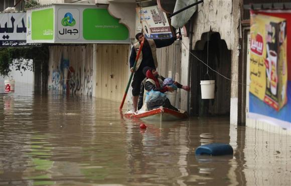 Photo of soğuk ve sel baskınları Gazze’de can aldı
