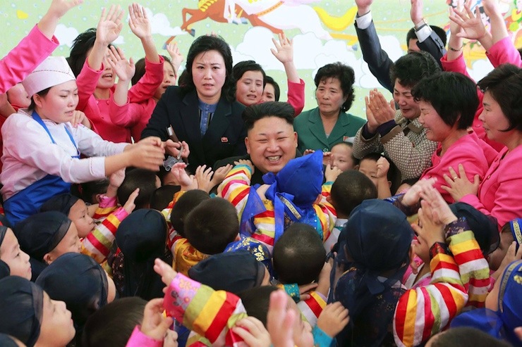 Photo of Kuzey Kore lideri yeni yıla Çocuk ve Kimsesizler Evi’nde girdi