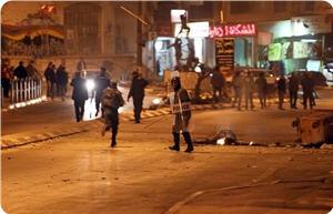 Photo of Nablus’ta Abbas yönetimi’ne bağlı güvenlik güçleri gençlerle çatıştı