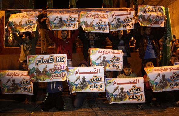Photo of Gazze halkı Mısır’ın Kassam Tugayları kararına protesto etti