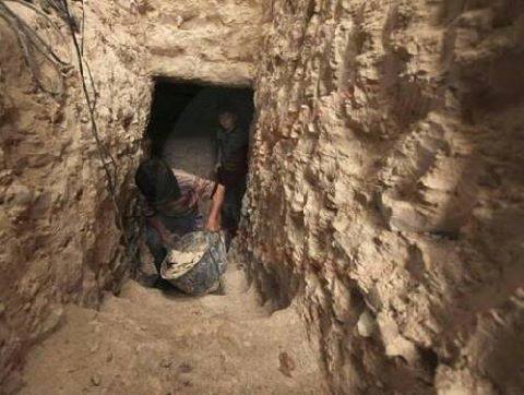 Photo of Suriye Ordusu Halep’in Hamidiye Kırsalında Teröristlerinde İçinde Bulunduğu Bir Tüneli Havaya Uçurarak İmha Etti.