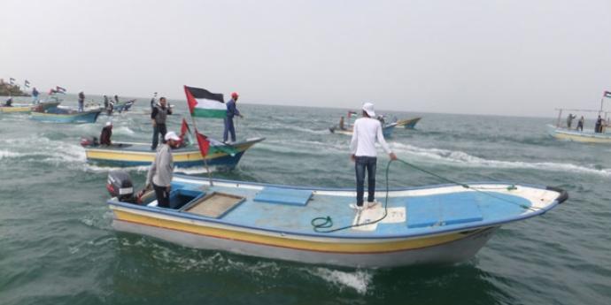 Photo of Korsan İsrail güçleri, Filistinli balıkçı teknelerine ateş açtı