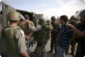 Photo of Korsan İsrail güçleri bir haftada 100’den fazla Filistinliyi gözaltına aldı