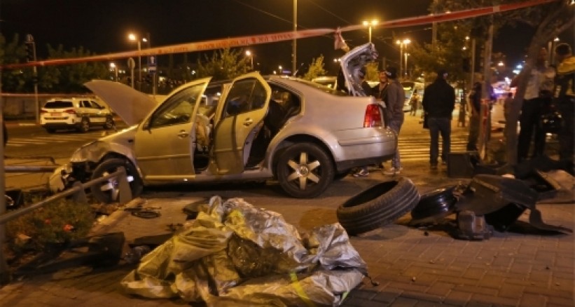 Photo of Kudüs’de Filistinli Bir Genç 4 Siyonist Polisi Aracıyla Ezdi. 1 Siyonist Ölü, 3 Siyonist’te Yaralı