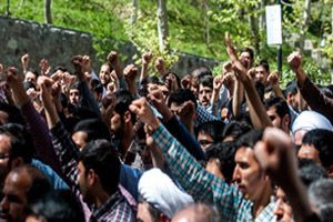 Photo of İranlı öğrenci ve öğretmenler, Arabistan’ı protesto etti