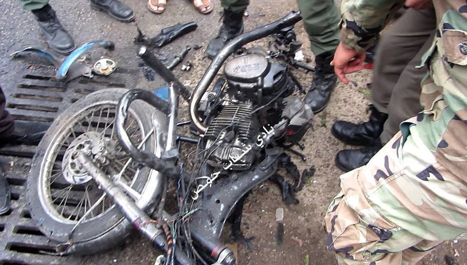 Photo of Suriye’nin Hums Şehrine Korkak Teröristlerce 2 Motorsikletle Düzenlenen Bombalı Saldırıda 5 Sivil Şehid Oldu