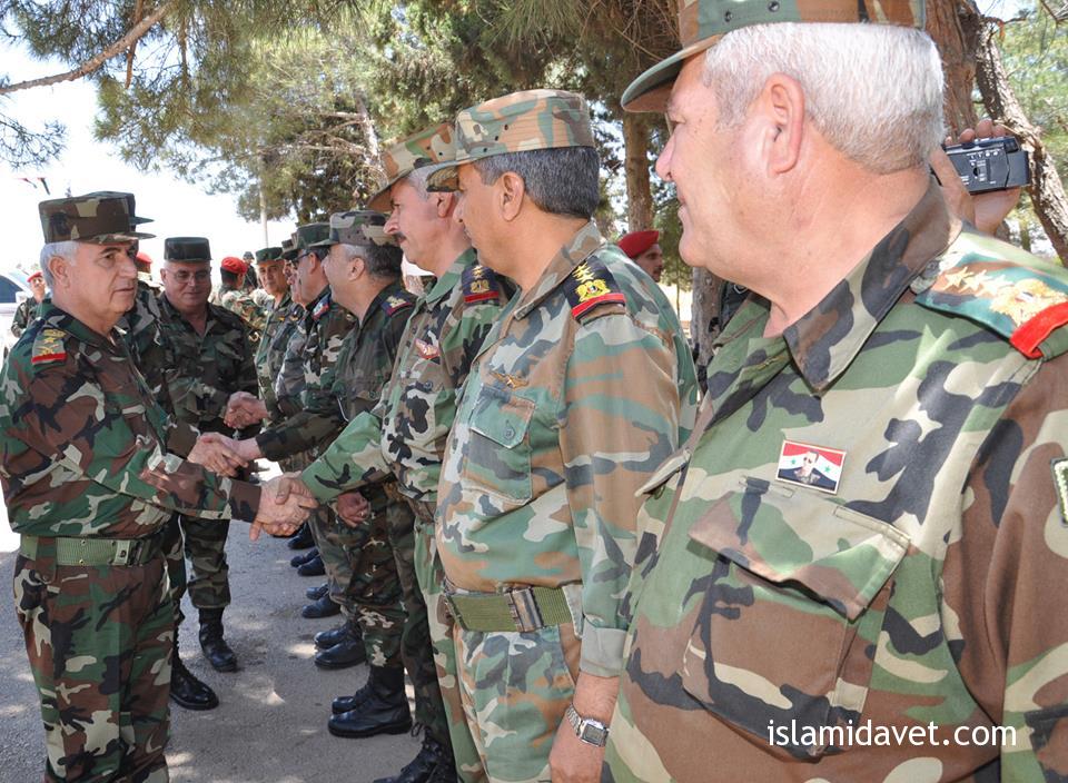 Photo of Suriye genelkurmay başkanı hava üssüne saha gezisinde bulundu