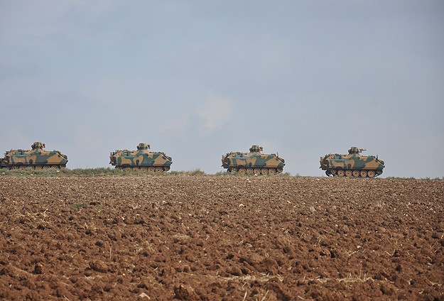 Photo of Türkiye Suriye sınırına yakın kesimlere askeri sevkiyat yapıyor