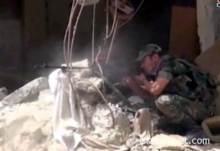 Photo of Suriye Ordusu Lazkiye Kırsalındaki Bir Askeri Kontrol Noktasına Saldırmak İsteyen Teröristleri Bozguna Uğratarak, 18 Teröristi Öldürdü