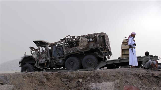 Photo of Yemen halk güçleri Suudilerin Meş’al askeri üssünü basıp, cephanelikleri uçurdu