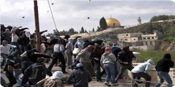 Photo of Kudüs Halkı Mescidi Aksa direnişçilerine destek vermek için sokaklara döküldü