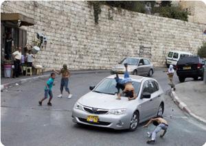 Photo of Yahudi yerleşimci sürücü Filistinli çocuğa çarpıp kaçtı