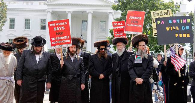 Photo of Siyonizm karşıtı Yahudiler Beyaz Saray önünde İsrail’i Protesto etti