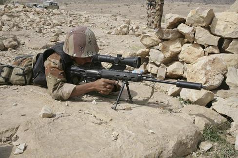 Photo of Yemen halk güçlerinin keskin nişancıları Cizan’da Suudi askerleri öldürdü