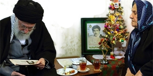 Photo of İmam Seyyid Hamanei hristiyan şehitlerin ailelerini ziyaret etti