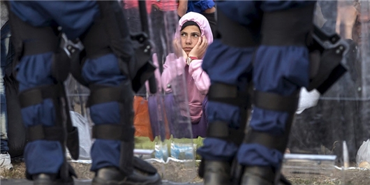 Photo of Türkiye Suriyeli mültecilerin üzerine gerçek mermi sıkıyor