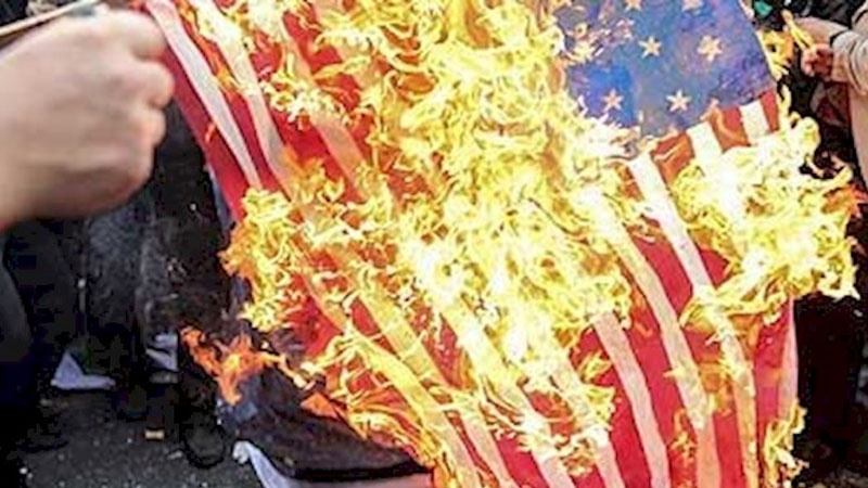 Photo of Obama’nın Konuşmasında ABD Bayrağı Ateşe Verildi