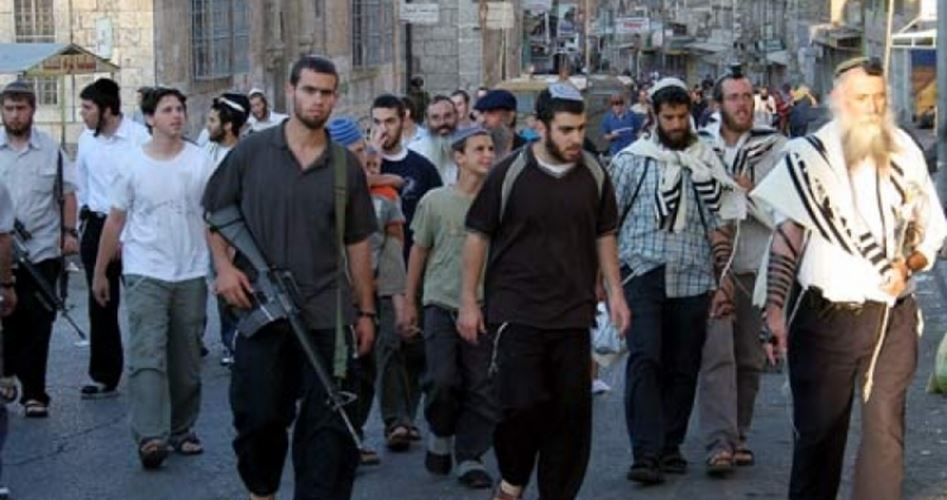 Photo of Yahudi Yerleşimciler Batı Yaka’da Filistinlilere Ait Evlere Saldırdı