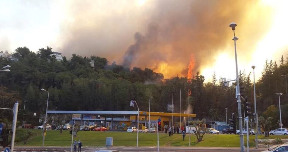 Photo of Yangınlar Nedeniyle Hayfa Kentinde 12 Mahalle Boşaltıldı ​ ​