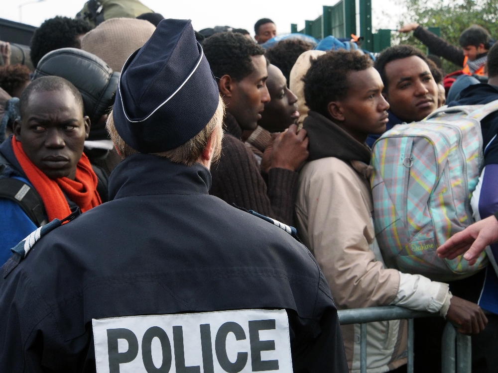 Photo of Fransa polisi göçmenlere nefes aldırmıyor