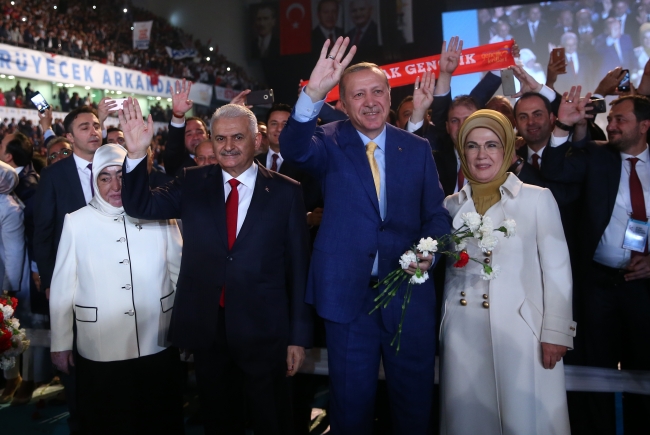 Photo of Erdoğan: Neyiniz eksik? OHAL neden kalksın?