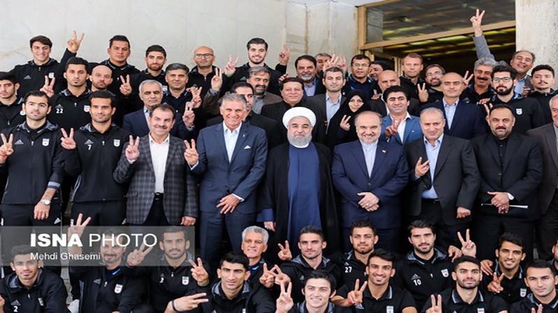 Photo of İran Futbol Milli Takımı üyeleri Ruhani ile görüştü