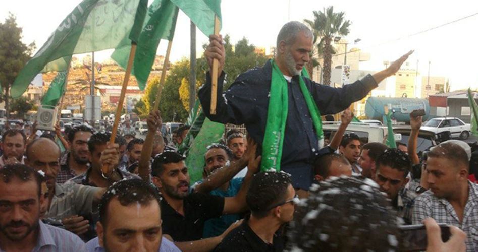 Photo of İşgal Güçleri El-Halil’de Hamas Lideriyle Bir Eski Esiri Tutukladı