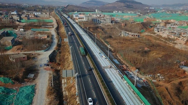 Photo of Çin güneş enerjili yolu kullanıma sunuyor