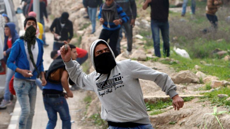 Photo of Batı Yaka’da İşgal Güçleriyle Filistinliler Arasında Çatışmalar Yaşandı
