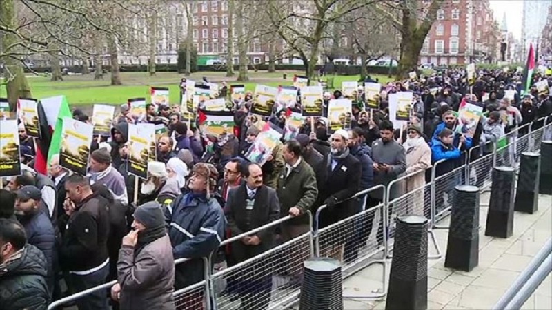 Photo of Londra’da ABD büyükelçiliği önünde Trump’ın Kudüs kararına tepki gösterileri