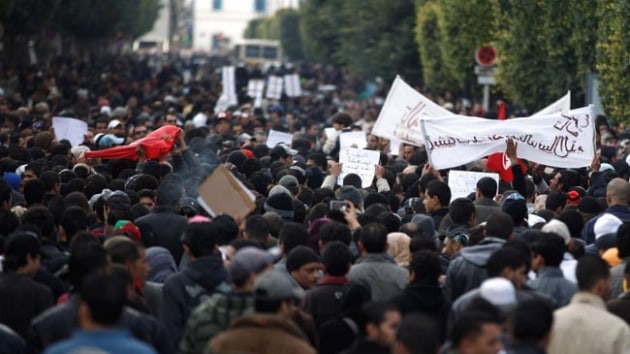 Photo of Tunus’ta çıkan olaylarda yüzlerce kişi gözaltına alındı