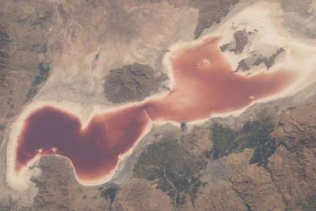 Photo of Dünyanın en büyük ikinci Tuz Gölü için kırmızı alarm verildi