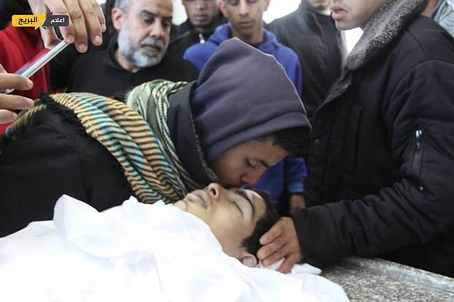 Photo of 19 yaşındaki genç İsrail kurşun yaralarından şehit düştü
