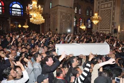 Photo of FOTO&VİDEO-Muhammed Said Ramazan el-Buti’nin cenaze merasimi büyük bir katılımla düzenlendi